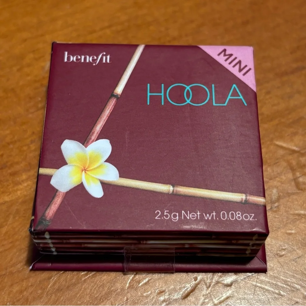 Benefit HOOLA Matte Bronzer - Picture 2 of 16